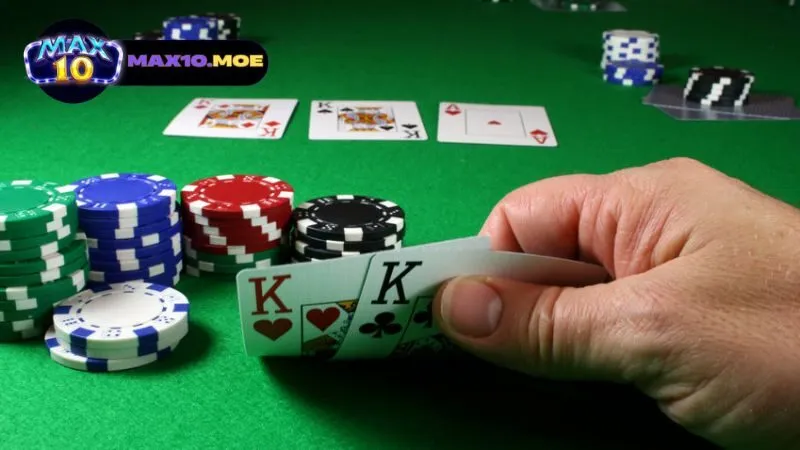 Cách chơi bài Poker Texas hold’em: Khám phá nghệ thuật & chiến lược thú vị 3 quy-trinh-choi-co-ban
